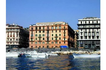 Italia Byt Napoli, Nápoles, Exterior