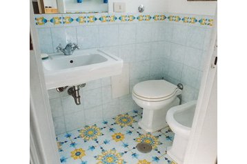 Italia Byt Neapole / Napoli, Exteriorul