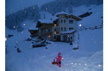 Austria Privát Hippach, Eksterjöör