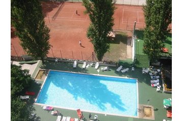 Ungari Byt Balatonföldvár, Eksterjöör