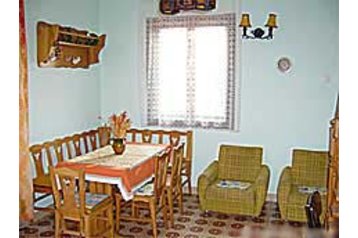 Magyarország Chata Vonyarcvashegy, Exteriőr