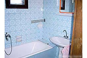 Magyarország Chata Vonyarcvashegy, Exteriőr