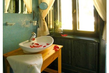 Ungari Hotel Bonyhád, Eksterjöör