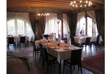 Ungari Hotel Bonyhád, Eksterjöör