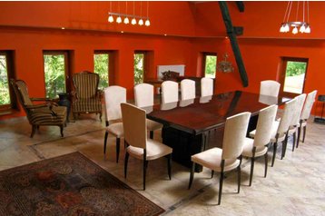 Ungari Hotel Bonyhád, Eksterjöör