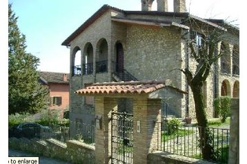 Italy Chata Todi, Exterior