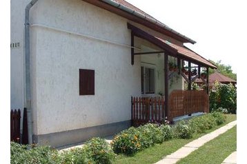 Węgry Chata Abádszalók, Zewnątrz