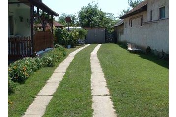 Ungarn Chata Abádszalók, Eksteriør