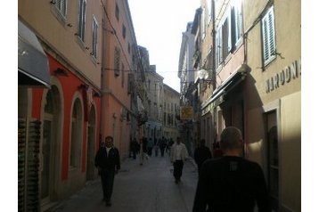 Kroatia Byt Pula, Eksteriør