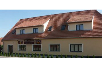 Чехія Hotel Tučapy, Екстер'єр