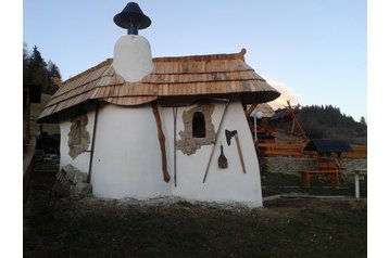 Słowacja Chata Leštiny, Zewnątrz