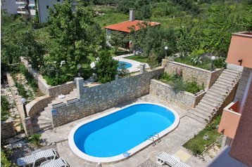 Croazia Byt Makarska, Esterno