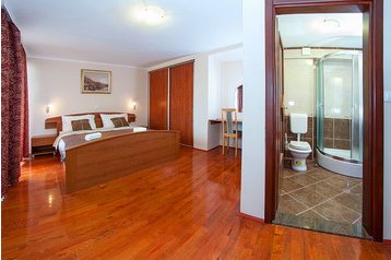 Croazia Byt Makarska, Esterno