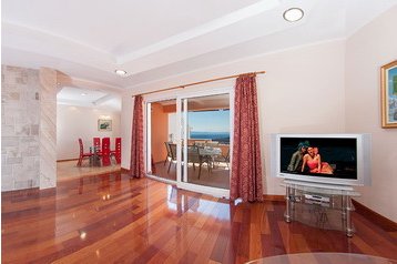 Croazia Byt Makarska, Esterno