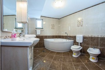 Croazia Byt Makarska, Esterno