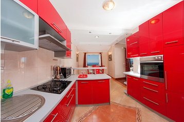 Croazia Byt Makarska, Esterno