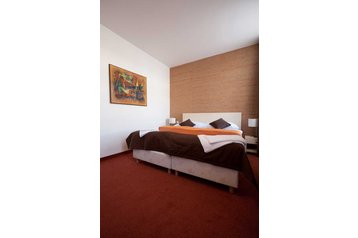 Отель Комарно / Komárno 2