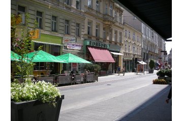 Austria Byt Wien, Wiedeń, Zewnątrz