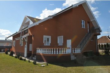 Eslovaquia Byt Moča, Exterior
