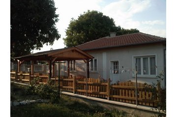 Bulgarije Chata Byala, Exterieur