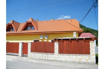 Slovacia Chata Nižná, Exteriorul