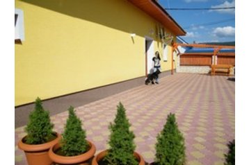 Slovacia Chata Nižná, Exteriorul