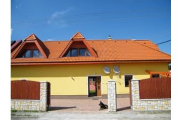 Slovacia Chata Nižná, Exteriorul