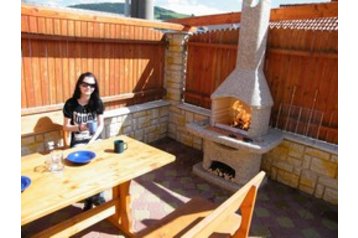 Slovacia Chata Nižná, Exteriorul