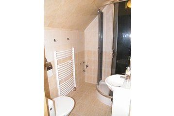 Slovacia Chata Nižná, Exteriorul