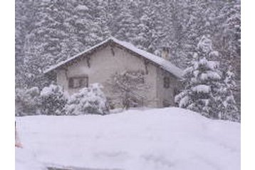 Suisse Chata Arosa, Extérieur