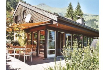 Suisse Chata Frutigen, Extérieur