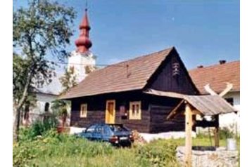 Słowacja Chata Veličná, Zewnątrz