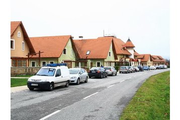 Vengrija Byt Kehidakustány, Eksterjeras