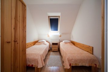 Vengrija Byt Kehidakustány, Eksterjeras