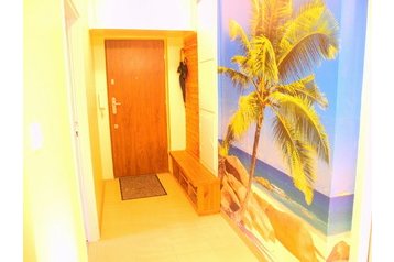 Polonia Byt Varşovia / Warszawa, Exteriorul