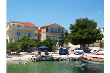 Chorvatsko Privát Vinišće, Exteriér