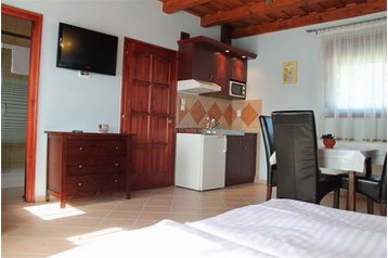 Ungaria Byt Sárvár, Exteriorul