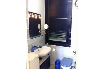 Italia Byt Roma, Exterior