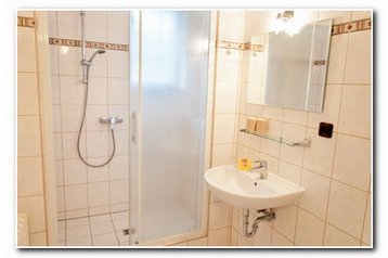 Hotell Øy / Ostrov 1