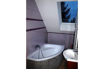 Polska Byt Kozin, Zewnątrz