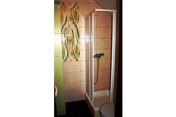 Polska Byt Kozin, Zewnątrz