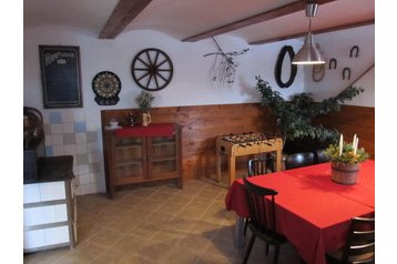 Cehia Chata Lhánice, Exteriorul