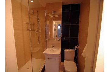 Polen Byt Warszawa, Eksteriør