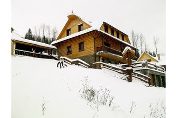 Slovacia Chata Oščadnica, Exteriorul