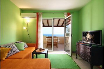 Czarnogóra Chata Reževići, Zewnątrz