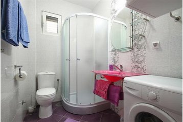 Czarnogóra Chata Reževići, Zewnątrz