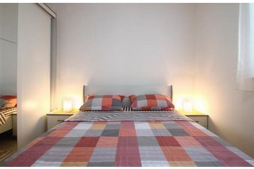 Czarnogóra Chata Reževići, Zewnątrz