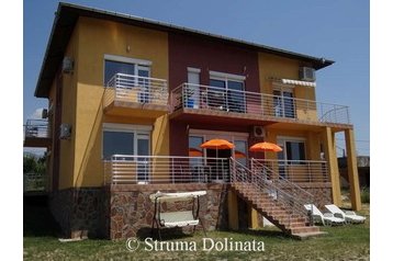 Bulharsko Penzión Strumyani, Exteriér