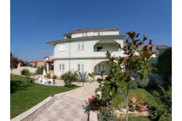 Kroatien Byt Pula, Exterieur