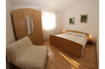 Kroatien Byt Pula, Exterieur